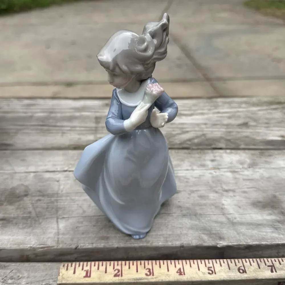 Vtg Lladro Nao Girl On A Windy Day With Bouquet Blue Gown 1988